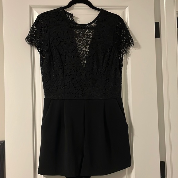 Lace open back romper - Picture 1 of 2